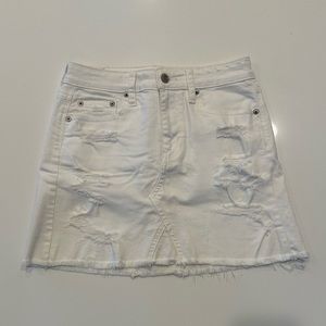 American Eagle White Distressed Denim Mini Skirt Size 2